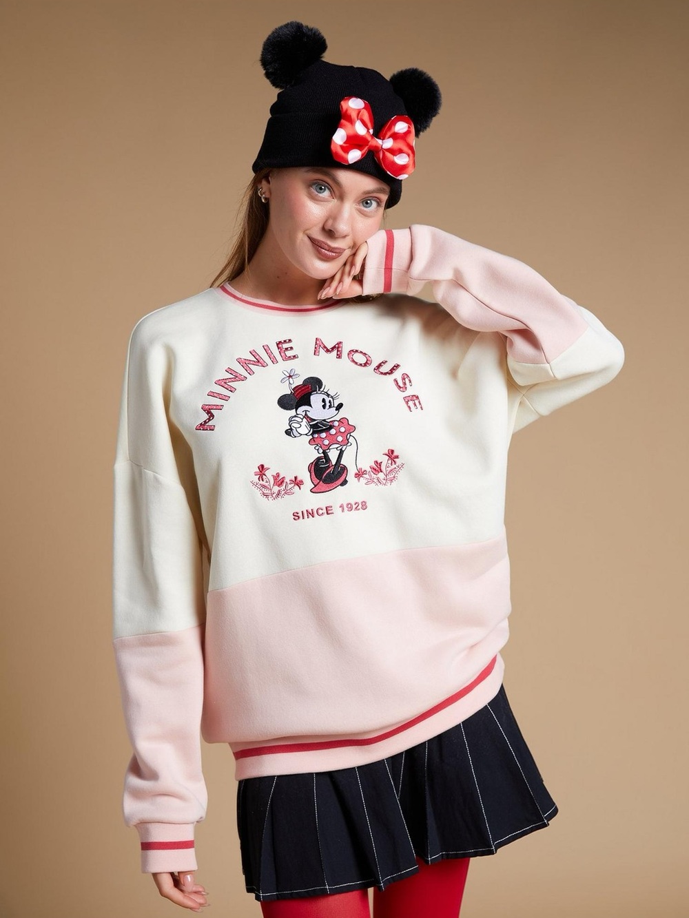 Disney Minnie Mouse Portrait Panel Crewneck - BoxLunch Exclusive, size SM